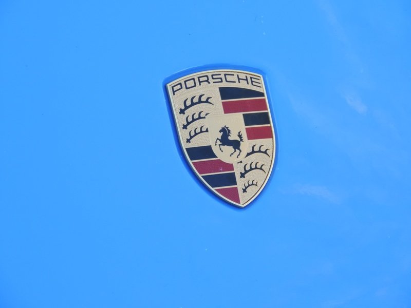 Porsche 918 Emblem